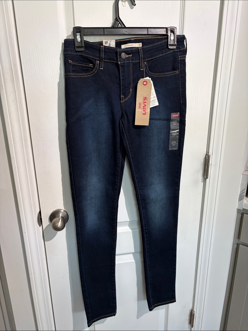NWT Levi's Women's Indigo 711 Skinny Jeans